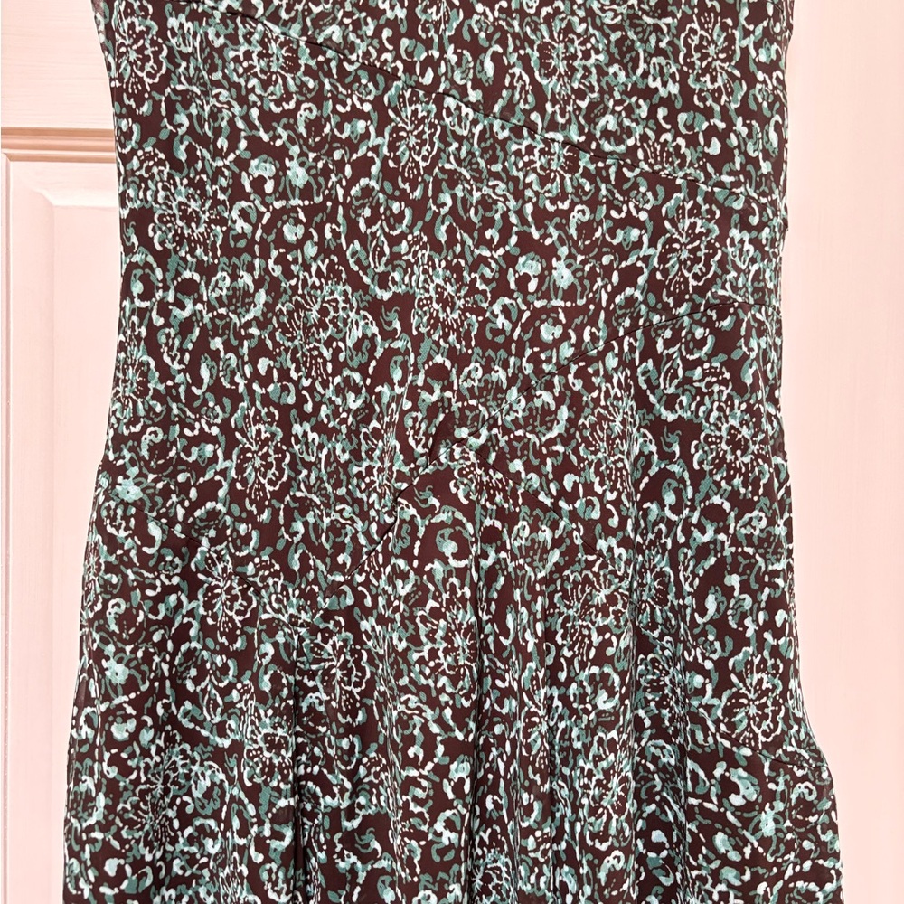 Elegant Brown and Green Patterned Dress - Picture 7 of 11